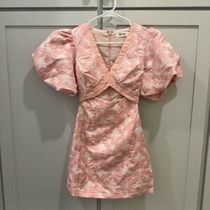 NWT Showpo. Jacquard SS Cut Out Dress in Light Pink size 2 - Homecoming, Prom